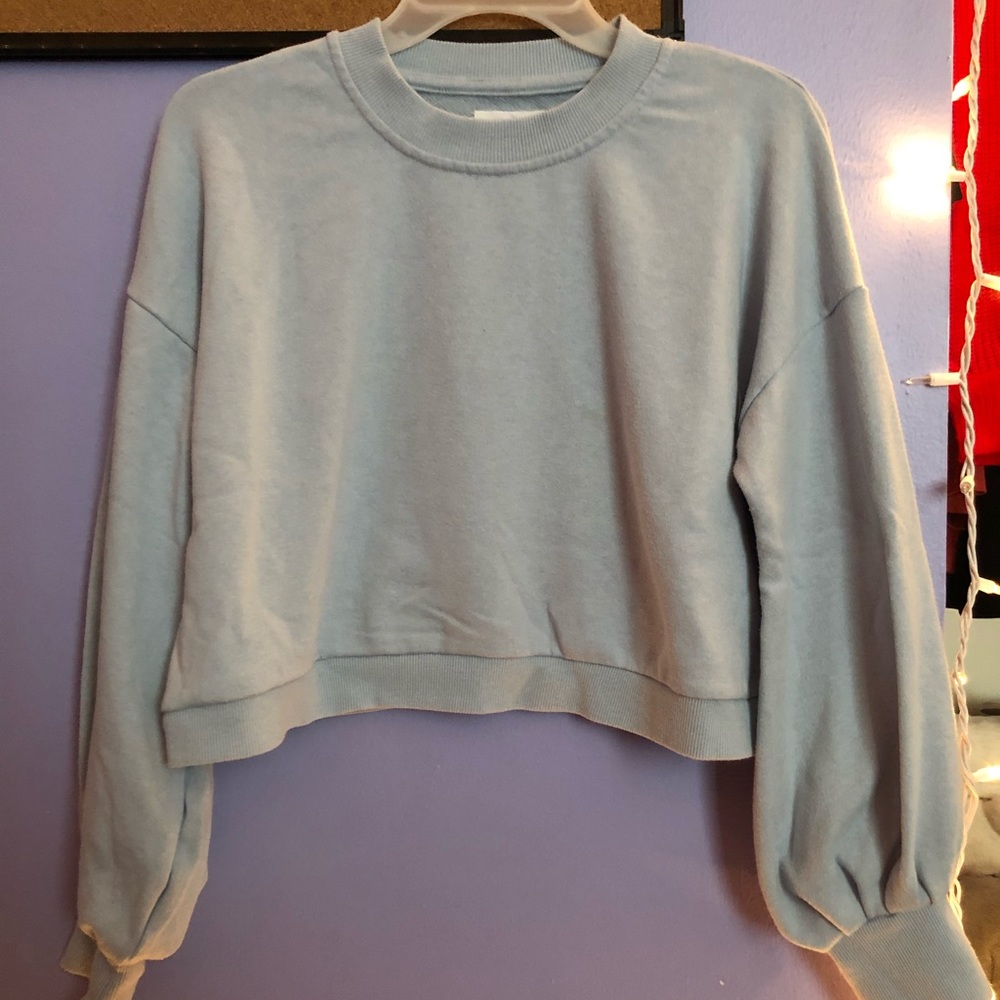 cropped sweatshirt